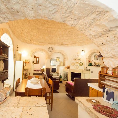 Trulli Girasoli E Viole Cocolicchio Szoba fotó
