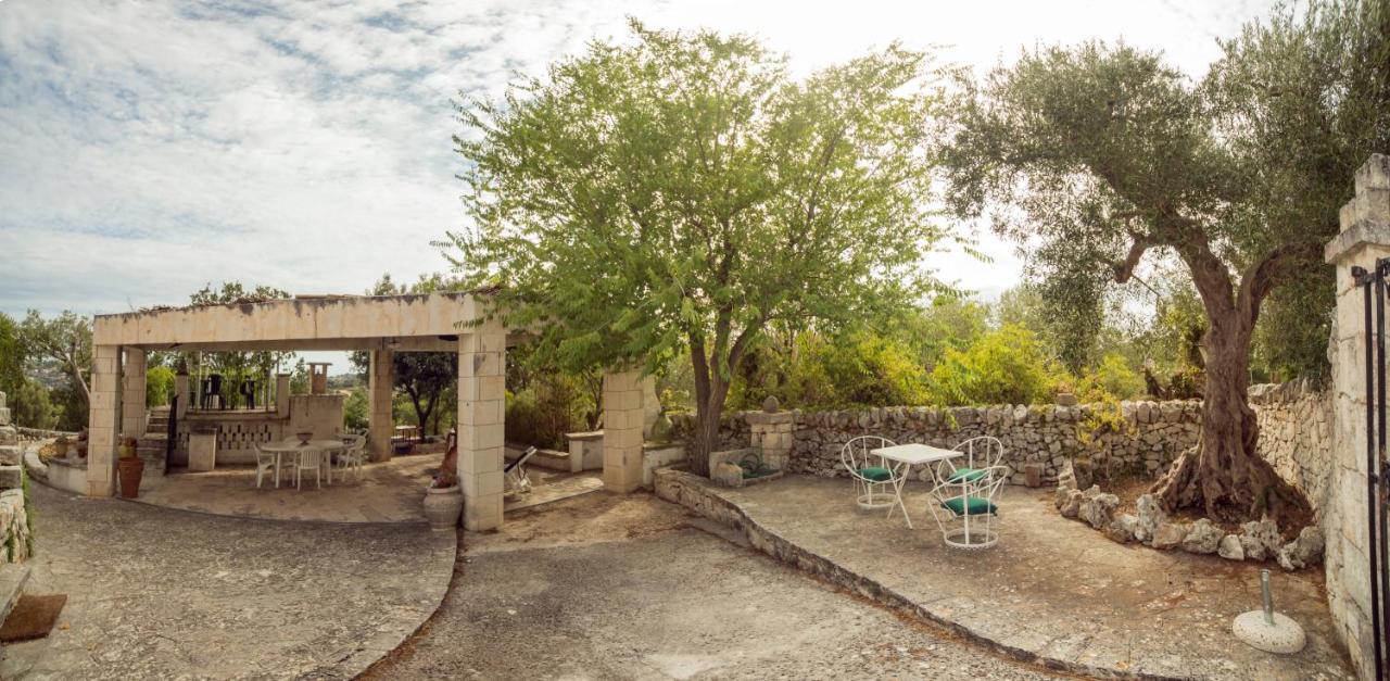 Trulli Girasoli E Viole Cocolicchio Kültér fotó