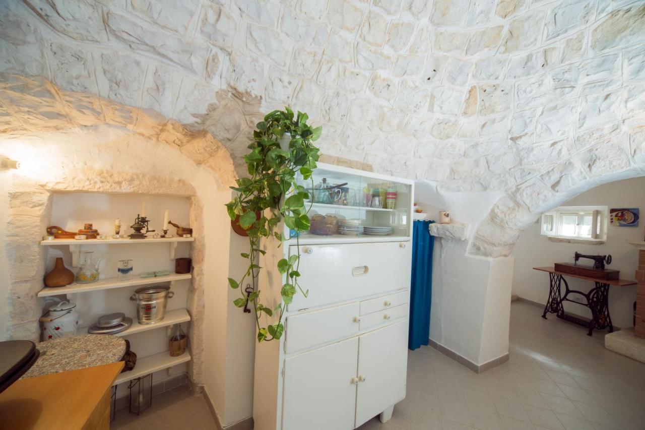 Trulli Girasoli E Viole Cocolicchio Kültér fotó