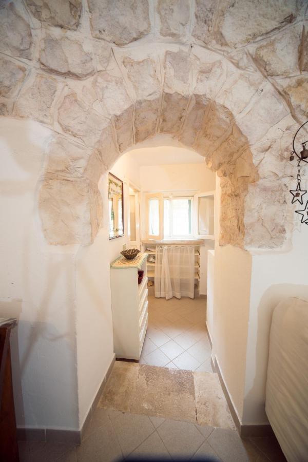 Trulli Girasoli E Viole Cocolicchio Kültér fotó