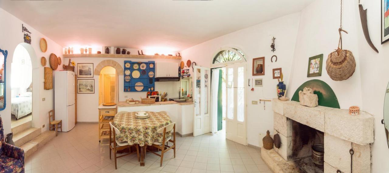 Trulli Girasoli E Viole Cocolicchio Kültér fotó