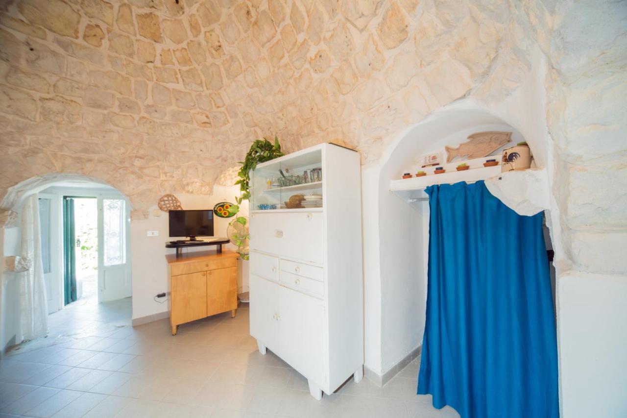 Trulli Girasoli E Viole Cocolicchio Kültér fotó