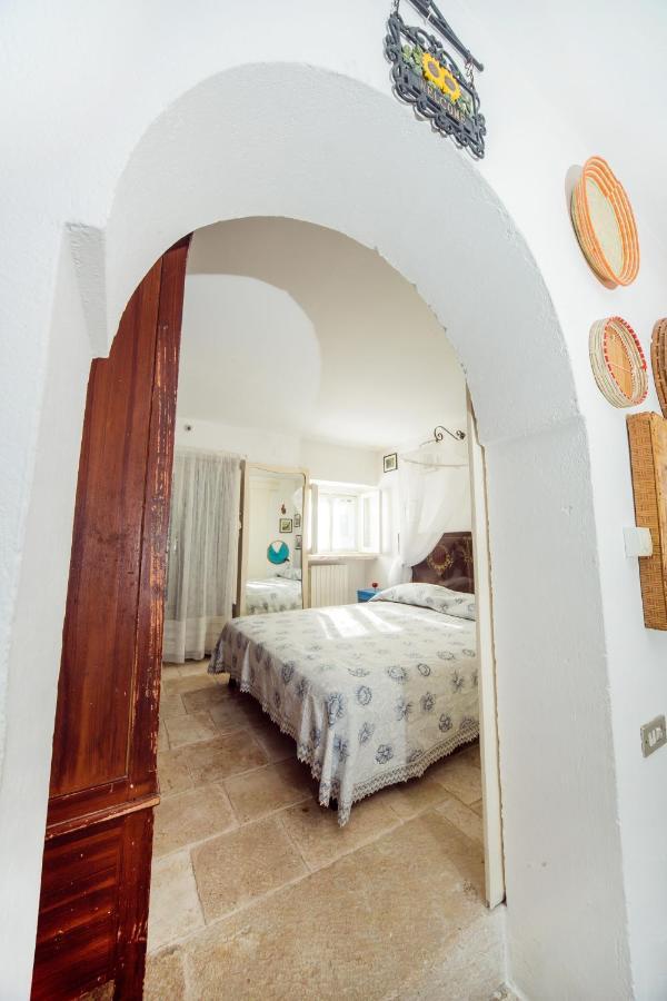 Trulli Girasoli E Viole Cocolicchio Kültér fotó